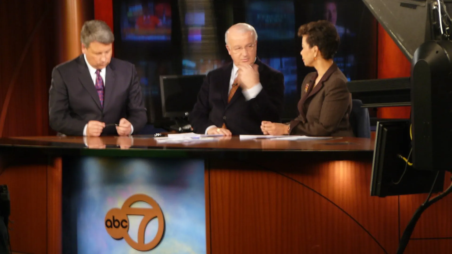 Atlas News Hub editorial team reviewing the day's coverage